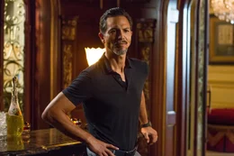 Der m&auml;chtige Drogenboss Antonio Pope (Benjamin Bratt) ist ein gef&auml;hrlicher Gegner.