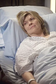 Mrs. O'Malley (Debra Monk), Georges Mutter, kommt zu einer Untersuchung ins Krankenhaus. Ihre Anwesenheit l&ouml;st traurige Erinnerungen aus ...