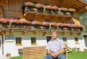 Bergbauer Alexander Schwaiger vor seinem Hof in Dorfgastein. Bergbauer Alexander Schwaiger vor seinem Hof in Dorfgastein.
