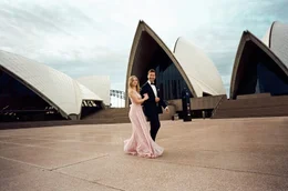Bea (Sydney Sweeney), Ben (Glen Powell).