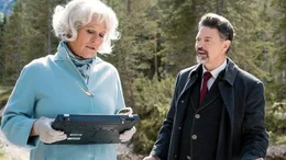 Isabel Levartis (Suzanne von Borsody) und der B&uuml;rgermeister Oberlander (Sebastian Baur)