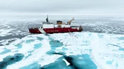 Der Eisbrecher &ldquo;Healy&ldquo; im Packeis der Arktis.