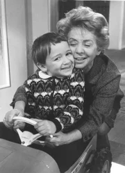 L-R: Michael Wichmann (Michael Hornauf), K&auml;the Scholz (Inge Meysel)