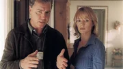 Am Tatort bietet sich Gil Grissom (William Petersen) und Catherine Willows (Marg Helgenberger) ein Bild des Grauens: Eine ganze Familie wurde ausgel&ouml;scht...
