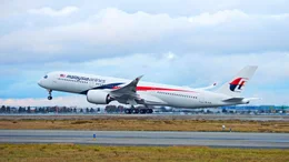 Der A350 zeichnet sich durch eine optimierte Kabinengestaltung aus. Die Fenster sind gr&ouml;&szlig;er als die seiner Vorg&auml;ngermodelle, der L&auml;rmschutz wurde erweitert und die Gep&auml;ckablagen vergr&ouml;&szlig;ert.