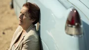 Ein vielversprechender Hinweis führt Carolyn (Fiona Shaw) nach Kuba. Doch dort läuft nichts wie geplant. Ein vielversprechender Hinweis führt Carolyn (Fiona Shaw) nach Kuba. Doch dort läuft nichts wie geplant.