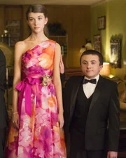 Cindy (Casey Burke, l.); Brick (Atticus Shaffer, r.)