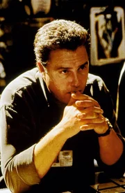 Gil Grissom (William Petersen) ist auf die Unterst&uuml;tzung seiner Mannschaft angewiesen, um die grausamen Morde im Hause Collins aufzukl&auml;ren. Sowohl die Eltern als auch die beiden S&ouml;hne der Familie wurden get&ouml;tet, einzig die beiden T&ouml;chter haben das Massaker &uuml;berlebt. Was ist passiert?