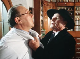 Der Zimmermann Johannes Keinath (Fritz Wepper, rechts) und sein Apotheker-Bruder Justus (Jaecki Schwarz) sind seit 20 Jahren zerstritten.