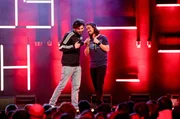 S&Uuml;DWESTRUNDFUNK Comedy Clash - Finale Diese Comedians machen der Konkurrenz Angst: Jokah Tululu, EmmVee und Lara Autsch wollen sich f&uuml;r das gro&szlig;e "Comedy Clash"-Jahresfinale beweisen. Salim Samatou und Marvin Endres (Foto) hosten den h&auml;rtesten Stand-Up-Wettbewerb Deutschlands in dem Jokah Tululu den King of Pop als Influencer verk&ouml;rpert, EmmVee auf die deutschesten Deutschen in der Shisha Bar trifft und Lara Autsch auch ohne Kind in der &Ouml;ffentlichkeit stillen m&ouml;chte.