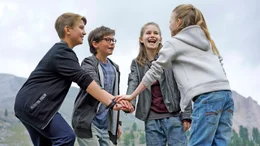 Geschafft! Johannes, Benny, Mia und Alice haben den Fall gel&ouml;st!