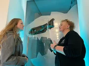 Die "Legende vom Klagenfurter Lindwurm" geht wom&ouml;glich auf ein ganz anderes Lebewesen zur&uuml;ck. Im Bild: Reena Poeschel und Dr. Claudia Dojen