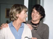 Sohn Frederik (David Winter) findet es prima, dass Mama (Gila von Weitershausen) an der B&ouml;rse spekuliert.