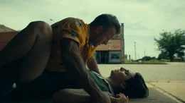Jackie Powers (Scott Caan, oben); Lola Brisky (Marianne Rend&oacute;n, unten)