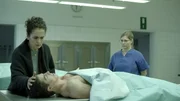 Sofia Russo (Marie-Lou Sellem) identifiziert ihren Sohn Matteo Russo (Janosch Boeck). Die Gerichtsmedizinerin Martha (Maya Bothe) f&uuml;hrt sie weiter zu ihrem ermordeten Bruder Antonio Russo (Antonio Putignano).