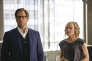 Wie den negativen Eindruck ausgleichen, den ihr Klient auf die Jury macht? Bull (Michael Weatherly, l.) und Marissa (Geneve Carr, r.) brauchen dringend eine Idee ...