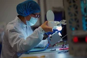 Prof. Yang Gao vom Surrey Space Centre im britischen Guildford ist Spezialist für Robotik. Prof. Yang Gao vom Surrey Space Centre im britischen Guildford ist Spezialist für Robotik.