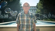 Physiker Paul Bellan vom California Institute of Technology ist Spezialist für Plasma, also dem vierten Aggregatszustand von Materie u.a. in Sternen. Physiker Paul Bellan vom California Institute of Technology ist Spezialist für Plasma, also dem vierten Aggregatszustand von Materie u.a. in Sternen.