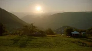 die Jurten von Elmar "Hube" Schroffenegger und Irene Opela bei Sonnenuntergang, Steinegg, S&uuml;dtirol