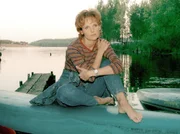 Kathrin Globisch (Andrea K. Loewig) am See.