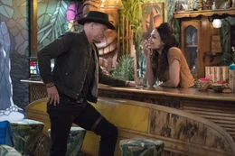 Tallahassee (Woody Harrelson, l.); Nevada (Rosario Dawson, r.)