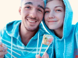 Gabby Petito (l.) mit ihrem Freund Brian Laundrie (r.).    +++ Die Verwendung des sendungsbezogenen Materials ist nur mit dem Hinweis und Verlinkung auf RTL+ gestattet. +++