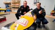 Der Profi-Bobfahrer Maximilian Illmann (links) f&auml;hrt mit Checker Tobi im Eiskanal Bob. Dabei fahren sie so schnell wie Autos auf der Autobahn.