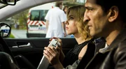 Scarlett Johansson als Lucy und Amr Waked als Pierre Del Rio