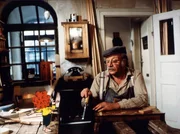 Pumuckl und Meister Eder (Gustl Bayrhammer) in der Werkstatt. Weiteres Bildmaterial finden Sie unter www.br-foto.de.