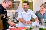 Ali G&uuml;ng&ouml;rm&uuml;s kocht mit Verena Scheidel und Manuel Wassmer Schwarzwaldtapas.