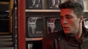 Jackson (Colton Haynes) wird in einer Videothek von einem wilden Tier attakiert... Jackson (Colton Haynes) wird in einer Videothek von einem wilden Tier attakiert...
