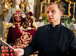 Manchmal &uuml;berf&auml;llt Pfarrer Hubertus (Alexander Held) der "heilige Zorn".