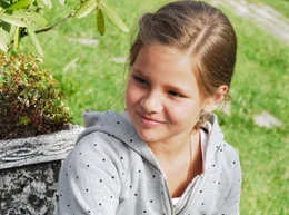 Jasmin (Pia Sch&ouml;ttke) freut sich auf ihren Vater.