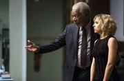 Morgan Freeman als Professor Norman, Scarlett Johansson als Lucy