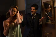 Clara Montesinos (Marta Hazas) (l), Mateo Ruiz (Javier Rey) (r).
