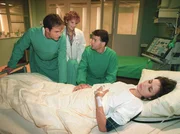 MDR Fernsehen IN ALLER FREUNDSCHAFT FOLGE 50, "Bitteres Ende", am Mittwoch (28.03.12) um 12:30 Uhr. Maia (Ina Rudolph, vorn) musste sich nach einem Fahrradunfall einem Folgenschweren Eingriff unterziehen. Ihre Freunde Dr. Achim Kreutzer (Holger Daemgen, li.), Dr. Roland Heilmann (Thomas R&uuml;hmann, re.) und Dr. Kathrin Globisch (Andrea K. Loewig, Mitte) machen sich gro&szlig;e Sorgen um sie, da sie Maia eine schreckliche Wahrheit verk&uuml;nden m&uuml;ssen...