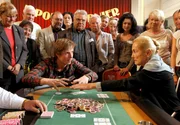 Der junge Spieler Robbie (Golo Euler) tritt gegen die erfahrene Frau Lechthaler (Erni Mangold) an, um an Geld f&uuml;r seine Hochzeitsfeier zu kommen.