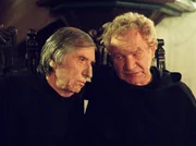 ARD PFARRER BRAUN: BRUDER MORD. Pater Pankranz (Herbert Fux, li) und Prior Ansgar (Michael Hanemann) leben in einem mittelalterlichen Kloster, in dem alles Technische verteufelt wird.