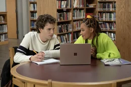 Ben Platt als Evan Hansen, Amandla Stenberg als Alana Beck