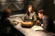 Temperance Brennan (Emily Deschanel, l.); Seeley Booth (David Boreanaz, r.) Temperance Brennan (Emily Deschanel, l.); Seeley Booth (David Boreanaz, r.)