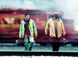 Will (Chris Pine l.) und Frank (Denzel Washington)  Die Verwendung des sendungsbezogenen Materials ist nur mit dem Hinweis und Verlinkung auf RTL+ gestattet.