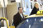 Mr. Monk (Tony Shalhoub, l.) macht sich mit Natalie (Traylor Howard) auf die Suche nach dem verschwundenen weltber&uuml;hmten Diamanten.