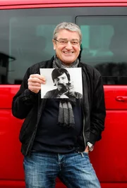 Filmemacher Franz Xaver Gernstl heute und vor 30 Jahren.