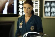 Brennan (Emily Deschanel) muss den grauenhaften Tod eines Teenagers untersuchen, dessen menschlichen &Uuml;berreste in einem Koffer gefunden wurden.