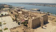 Amenophis III. war einer der gr&ouml;&szlig;ten Bauherren des Neuen Reichs. Er erweiterte den Tempel von Luxor um eine imposante S&auml;ulenhalle und einen offenen Hof.