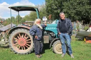 Robert Bachingers (links) Lieblingsgef&auml;hrt. Er hat seinen Hannomag in einen Country‑Song verewigt.