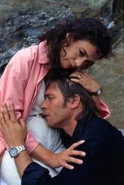 Der Maler Daniel (Jacques Breuer) hat sich unsterblich in Prue (Barbara Wussow) verliebt.