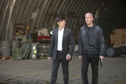 L-R: Han Cho Bai (Byung-hun Lee) und Frank (Bruce Willis)