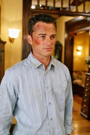 Agent Brody (Kerr Smith) macht eine schreckliche Entdeckung ... Agent Brody (Kerr Smith) macht eine schreckliche Entdeckung ...
