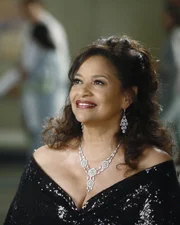 Kehrt ins Seattle Grace zur&uuml;ck und findet Gefallen an Richard: Jacksons Mutter Catherine (Debbie Allen) ...